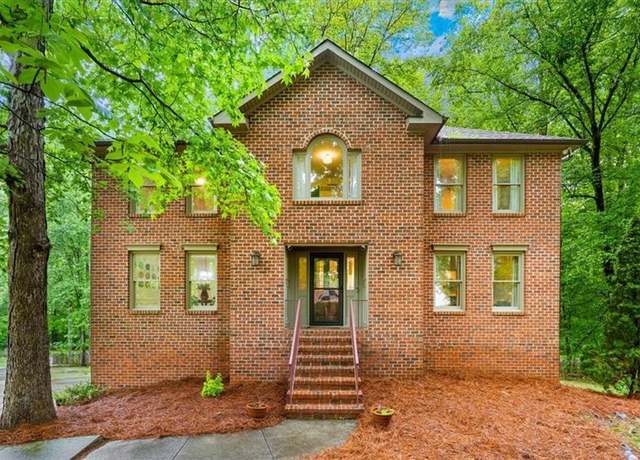 Property at 573 Doe Run Dr, Kernersville, NC 27284, 4 beds, 2.5 baths