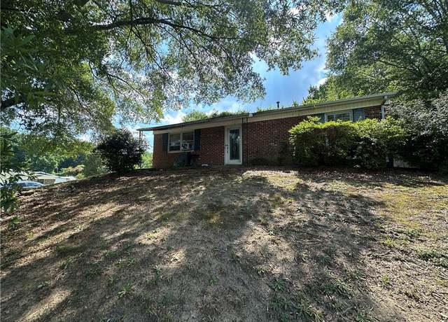 Property at 2622 Ernest St, High Point, NC 27263, 3 beds, 1.5 baths