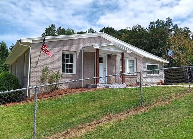Property at 866 Mountain Rd, Asheboro, NC 27205, 4 beds, 2 baths