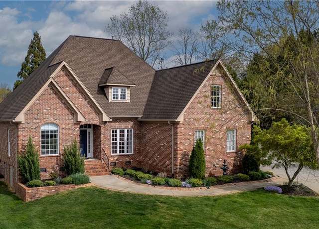 Property at 1724 Gentry Ct, High Point, NC 27265, 4 beds, 2.5 baths