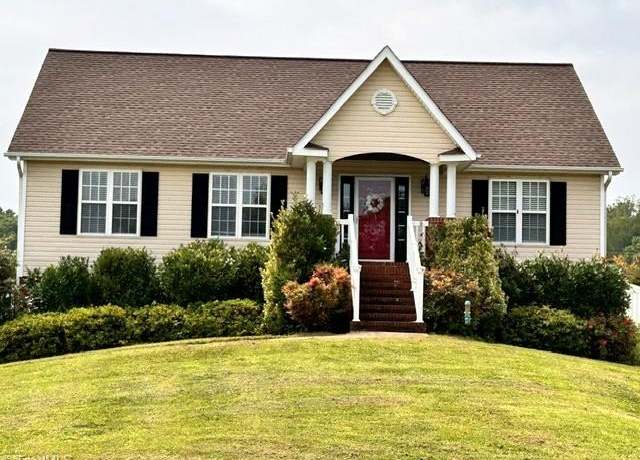 Property at 1120 Sterling Pointe Dr, King, NC 27021, 3 beds, 2.5 baths