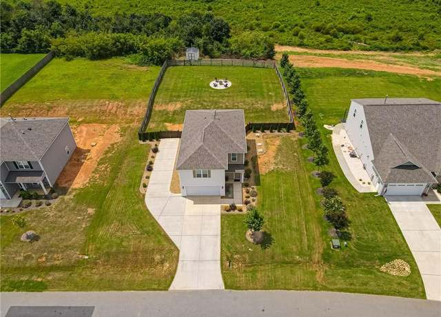 Property at 460 Altavista Dr, Clemmons, NC 27012, 4 beds, 2.5 baths