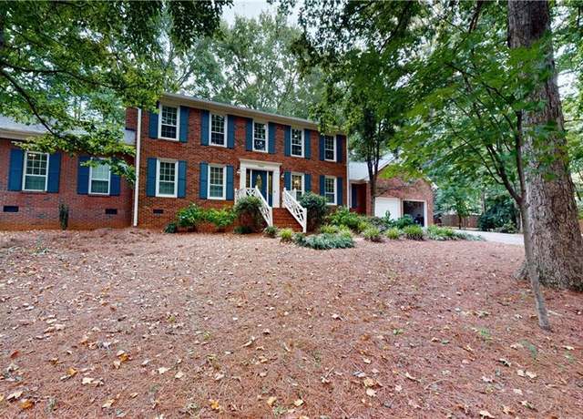 Property at 5985 Woodfield Dr, Kernersville, NC 27284, 4 beds, 3.5 baths