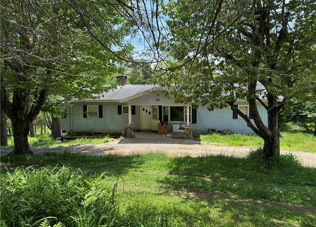 Property at 1690 Tom Jackson Rd, Boone, NC 28607, 3 beds, 2 baths