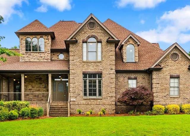 Property at 7547 Barbera Dr, Kernersville, NC 27284, 4 beds, 4.5 baths