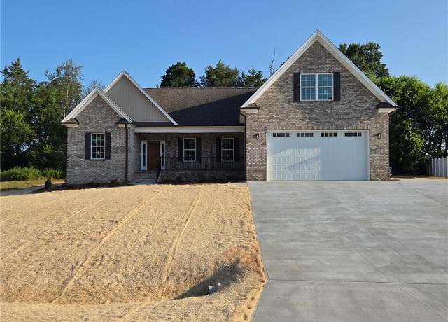 Property at 159 Wynnfall Dr, Lexington, NC 27295, 3 beds, 2 baths