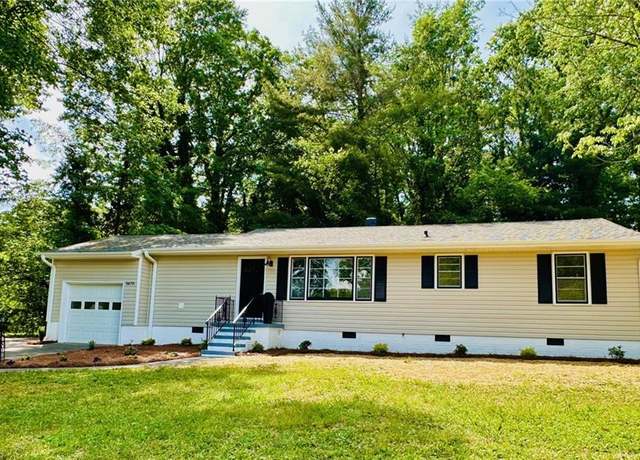 Property at 5670 Plantation Dr, Winston-salem, NC 27105, 3 beds, 2 baths