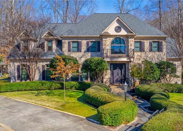 Property at 10 Postbridge Ct, Greensboro, NC 27407, 5 beds, 4.5 baths
