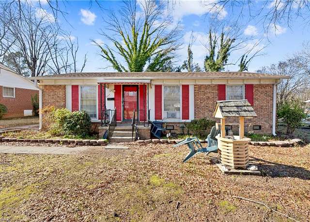 Property at 2407 Larkspur Dr, Greensboro, NC 27405, 3 beds, 1.5 baths