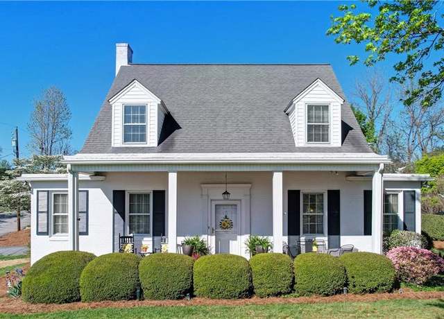 Property at 1401 Courtland Ave, Reidsville, NC 27320, 3 beds, 3 baths