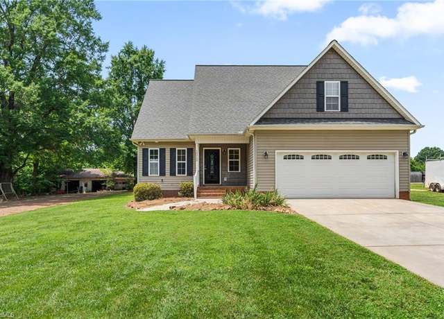 Property at 1512 Hampton St, Lexington, NC 27295, 3 beds, 2.5 baths