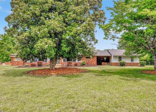 Property at 7549 Sunnyvale Dr, High Point, NC 27265, 3 beds, 2.5 baths