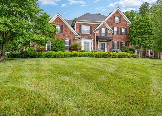 Property at 221 Oakmont Park Ct, Kernersville, NC 27284, 5 beds, 2.5 baths