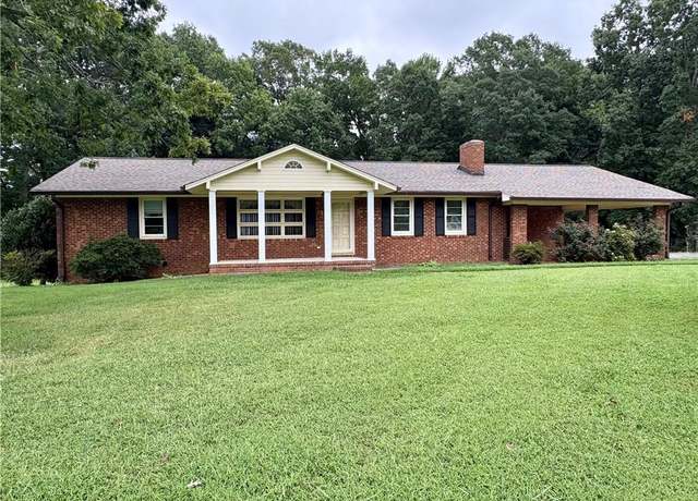 Property at 19 Hillside Park Dr, Thomasville, NC 27360, 3 beds, 2 baths