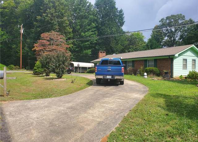 Property at 1252 Harvest Cir, Asheboro, NC 27203, 3 beds, 1.5 baths