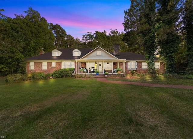 Property at 3432 Edgefield Rd, Greensboro, NC 27409, 4 beds, 3.5 baths