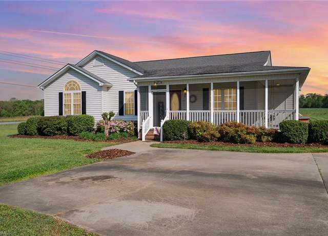 Property at 2613 Hayfield Dr, Asheboro, NC 27205, 3 beds, 2 baths