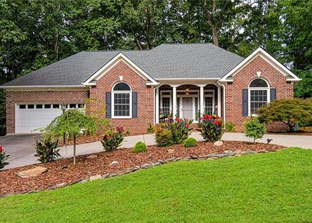 Property at 2674 Amesbury Rd, Winston-salem, NC 27103, 3 beds, 2 baths