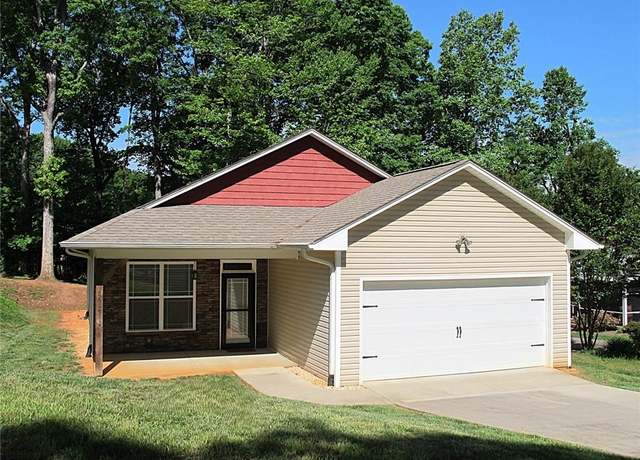 Property at 2614 Fairlawn Dr, Winston-salem, NC 27106, 3 beds, 2 baths