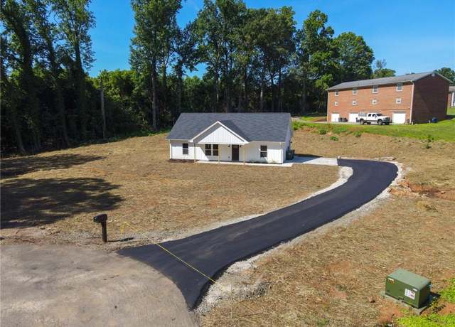 Property at 192 White Pine Ln, Lexington, NC 27292, 3 beds, 2 baths
