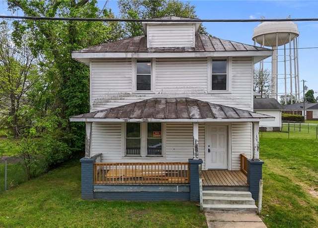 Property at 811 Lindsey St, Reidsville, NC 27320, 4 beds, 2 baths