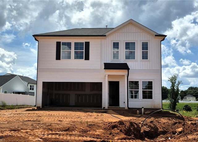 Property at 5026 Fallmeade Rd, Kernersville, NC 27284, 4 beds, 2.5 baths