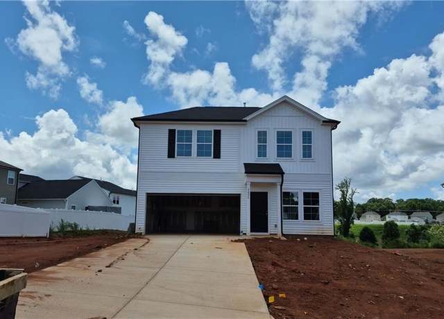 Property at 5026 Fallmeade Rd, Kernersville, NC 27284, 4 beds, 2.5 baths