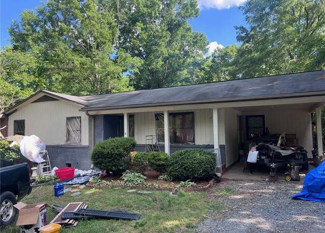 Property at 526 Stratford Rd, Lexington, NC 27292, 3 beds, 2 baths