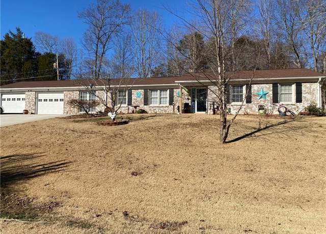 Property at 2413 Sandy Ct, Kernersville, NC 27284, 3 beds, 2 baths