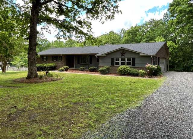 Property at 1470 Lynndale Dr, Winston-salem, NC 27106, 3 beds, 2.5 baths