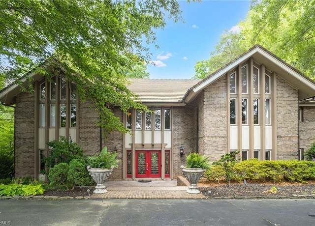 Property at 201 Cascade Dr, High Point, NC 27265, 4 beds, 4.5 baths
