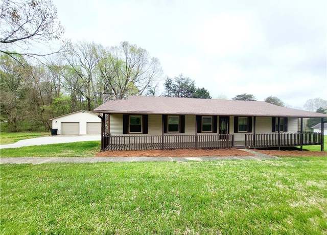 Property at 400 Carpenter Ave, Winston-salem, NC 27107, 3 beds, 2 baths