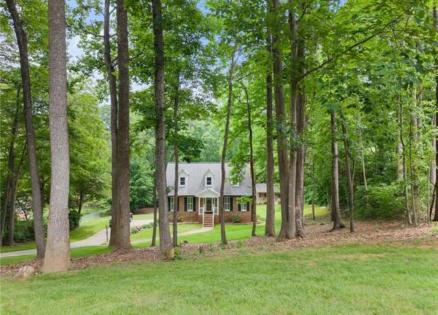 Property at 498 Farmstead Rd, Winston-salem, NC 27107, 3 beds, 3.5 baths