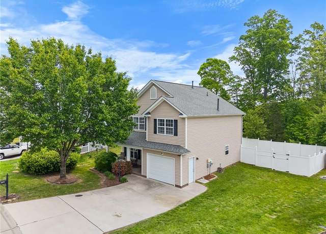 Property at 4477 Parkcrest Cir, Kernersville, NC 27284, 3 beds, 2.5 baths