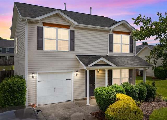 Property at 2805 Quail Oaks Dr, Greensboro, NC 27405, 3 beds, 2.5 baths