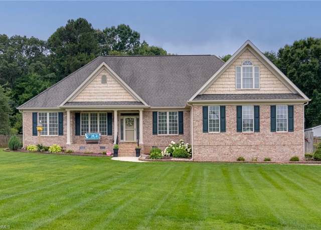 Property at 160 Serenity Pointe Dr, Kernersville, NC 27284, 3 beds, 2.5 baths