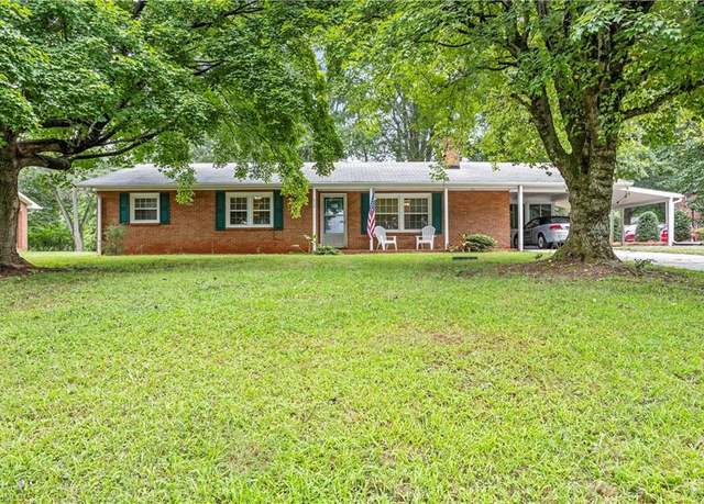 Property at 3805 Littlebrook Dr, Clemmons, NC 27012, 3 beds, 1.5 baths