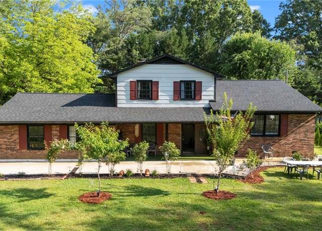 Property at 6640 Springfield Dr, Clemmons, NC 27012, 3 beds, 3.5 baths