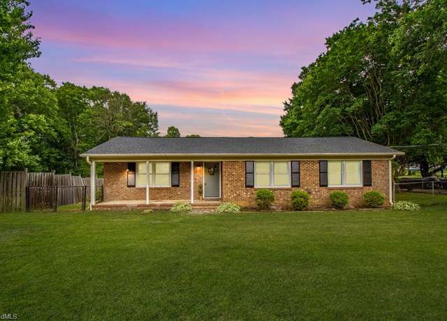 Property at 3602 Edgefield Rd, Greensboro, NC 27409, 3 beds, 1.5 baths