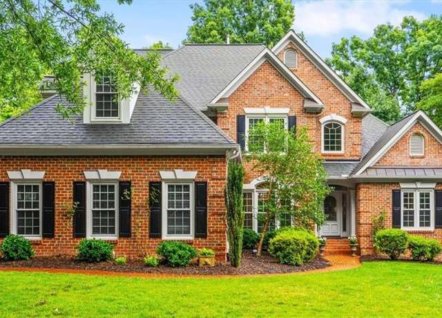 Property at 4 Elm Grove Way, Greensboro, NC 27405, 4 beds, 3.5 baths
