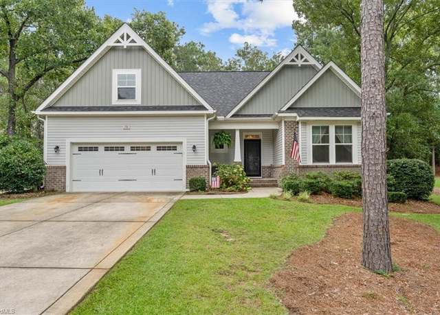 Property at 70 Spring Lake Dr, Pinehurst, NC 28374, 4 beds, 3 baths