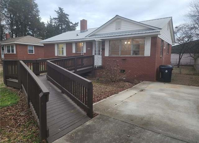 Property at 105 Shoaf St, Lexington, NC 27292, 3 beds, 1 bath