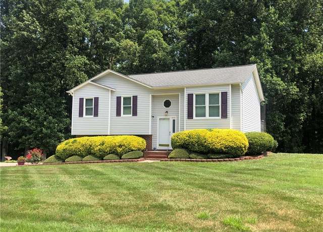 Property at 212 Oak Ridge Pl, Mount Airy, NC 27030, 3 beds, 2 baths