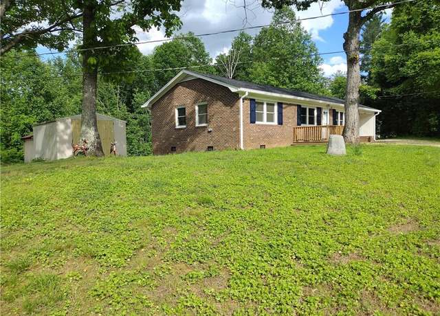 Property at 140 Lakeview Cir, Mount Airy, NC 27030, 3 beds, 1.5 baths