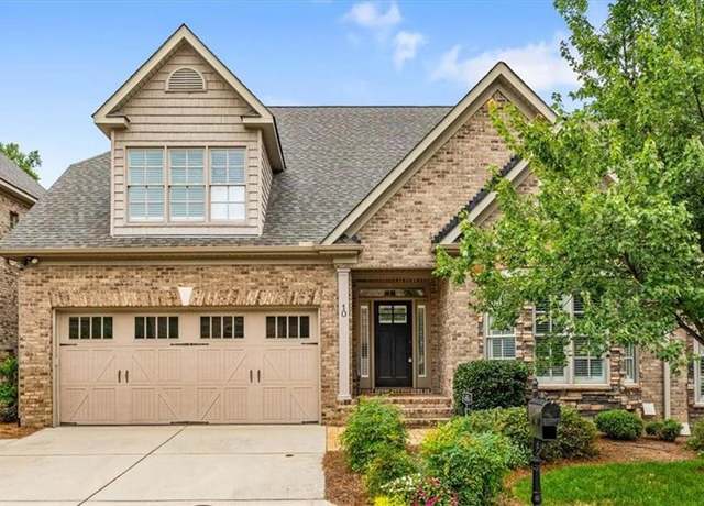 Property at 10 Blakeney Pl, Greensboro, NC 27408, 4 beds, 3 baths