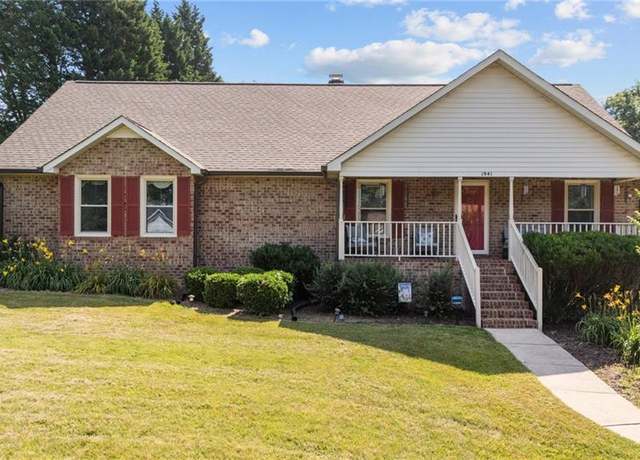 Property at 1941 Larkhill Dr, Kernersville, NC 27284, 4 beds, 2.5 baths