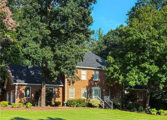 Property at 303 Holyoke Rd, Greensboro, NC 27406, 3 beds, 3.5 baths