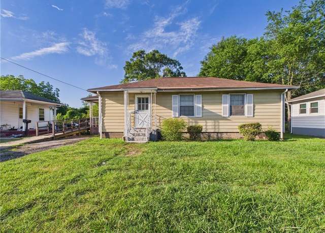 Property at 1008 E Brookline St, Winston-salem, NC 27107, 3 beds, 1 bath