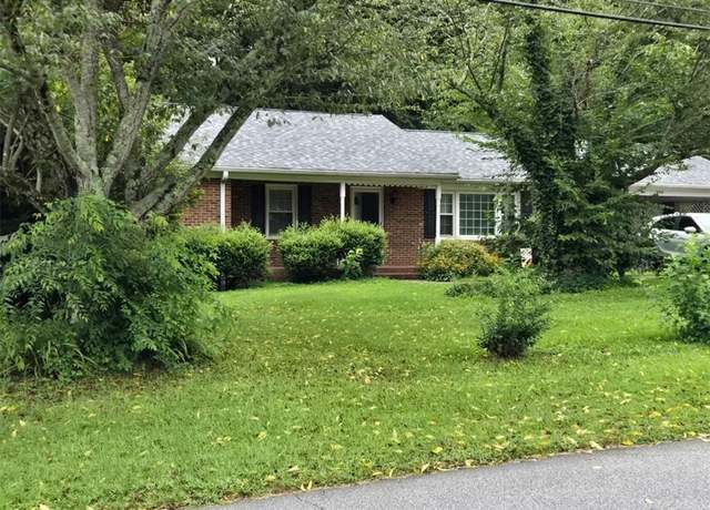 Property at 408 Crestview Dr, Thomasville, NC 27360, 3 beds, 2 baths