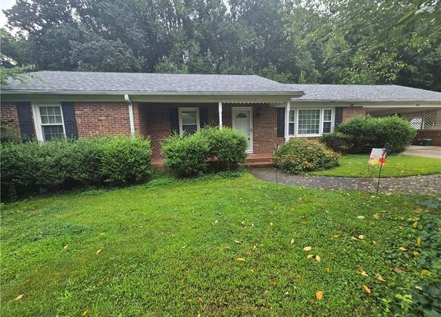 Property at 408 Crestview Dr, Thomasville, NC 27360, 3 beds, 2 baths